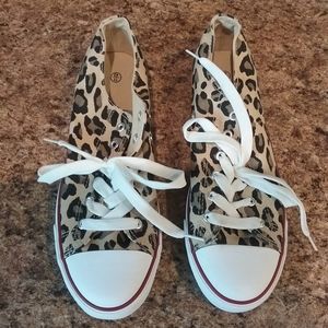 Leopard print canvas shoe new